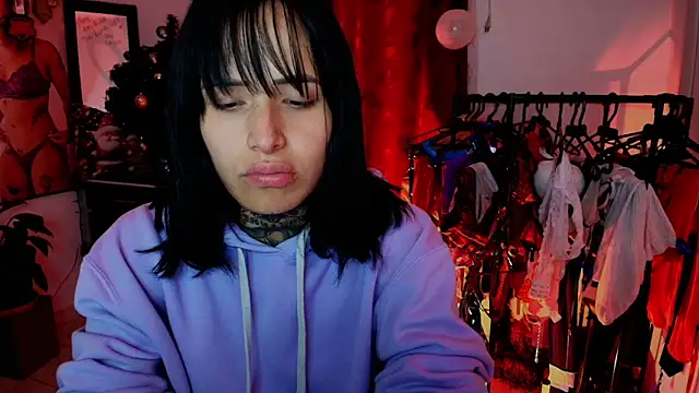 Snapshot of TinnaDawsom chatting on December 17, 2025, 2:05 am TinnaDawsom online show from December 17, 2025, 2:05 am