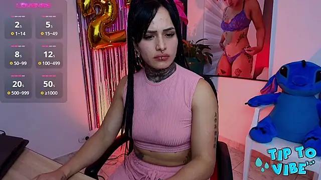 Snapshot of TinnaDawsom chatting on March 18, 2025, 2:18 am TinnaDawsom online show from March 18, 2025, 2:18 am