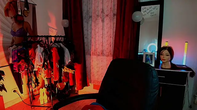 Snapshot of TinnaDawsom chatting on November 28, 2025, 12:11 am TinnaDawsom online show from November 28, 2025, 12:11 am