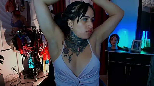 Snapshot of TinnaDawsom chatting on January 7, 2026, 11:32 pm TinnaDawsom online show from January 7, 2026, 11:32 pm