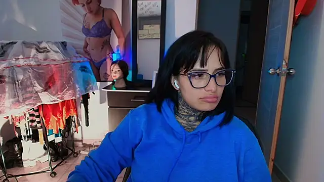 Snapshot of TinnaDawsom chatting on February 3, 2026, 2:53 am TinnaDawsom online show from February 3, 2026, 2:53 am