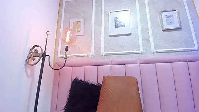 Snapshot of Ambber_moon chatting on November 18, 2025, 2:49 am Ambber moon online show from November 18, 2025, 2:49 am