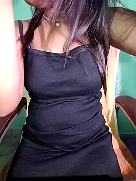 QueenOfHeart 07 online show from October 28, 2025, 4:39 pm