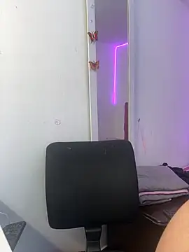 Snapshot of nix_white chatting on November 6, 2025, 2:04 am nix white online show from November 6, 2025, 2:04 am