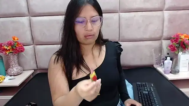 Miaa Smiith  online show from March 1, 2025, 2:48 am