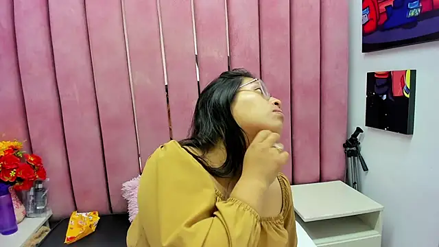 Miaa Smiith  online show from October 5, 2025, 3:08 am