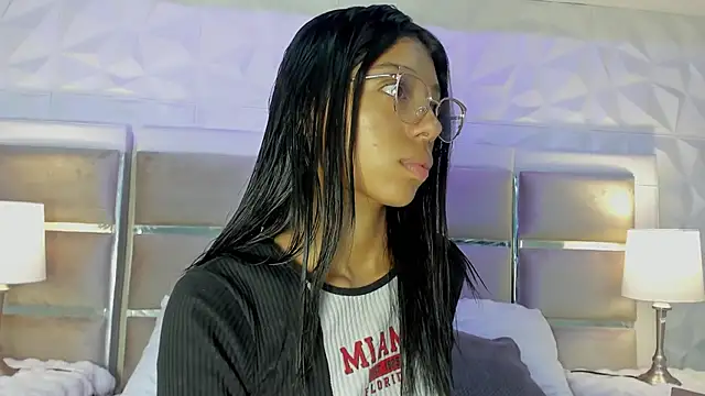 Snapshot of Any_Petitte chatting on March 8, 2025, 11:48 am Any Petitte online show from March 8, 2025, 11:48 am