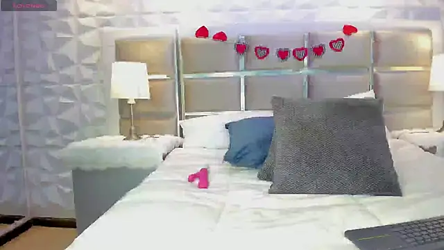 Snapshot of Any_Petitte chatting on March 4, 2025, 3:15 pm Any Petitte online show from March 4, 2025, 3:15 pm