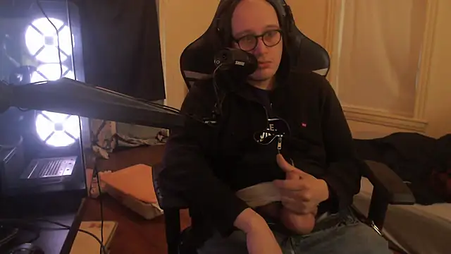 chicostick413 online show from October 22, 2025, 1:32 pm