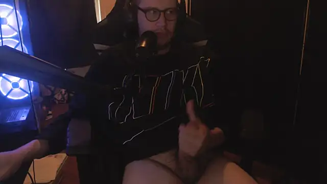 chicostick413 online show from November 6, 2025, 3:16 pm