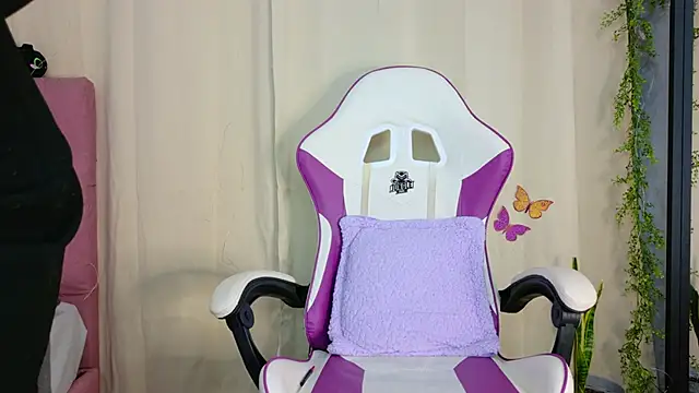 GilaKat online show from September 23, 2025, 5:47 am