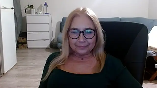 Snapshot of sofia_xkiss chatting on February 21, 2025, 6:04 pm sofia xkiss online show from February 21, 2025, 6:04 pm