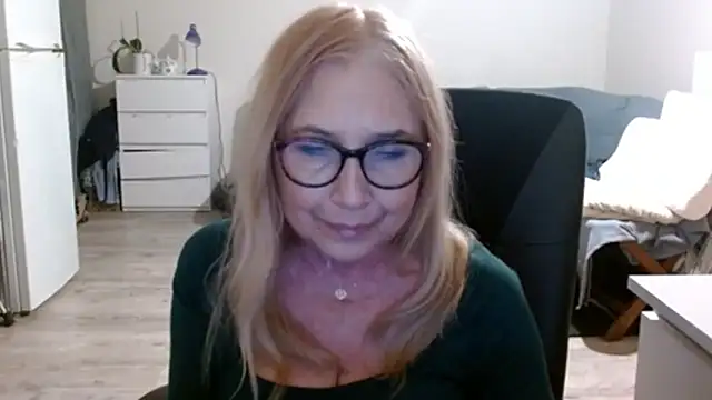 Snapshot of sofia_xkiss chatting on February 25, 2025, 5:51 pm sofia xkiss online show from February 25, 2025, 5:51 pm