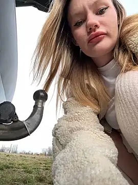 Snapshot of justmila chatting on February 4, 2026, 12:00 pm justmila online show from February 4, 2026, 12:00 pm