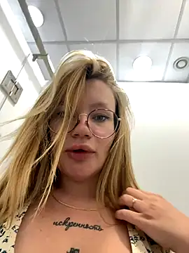 justmila online show from September 14, 2025, 11:21 am