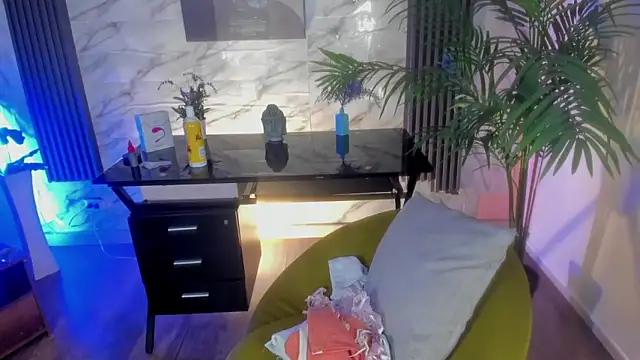 SofiaGomez420 online show from February 8, 2025, 12:50 pm