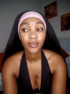 Snapshot of Shria107 chatting on December 18, 2025, 10:57 pm Shria107 online show from December 18, 2025, 10:57 pm