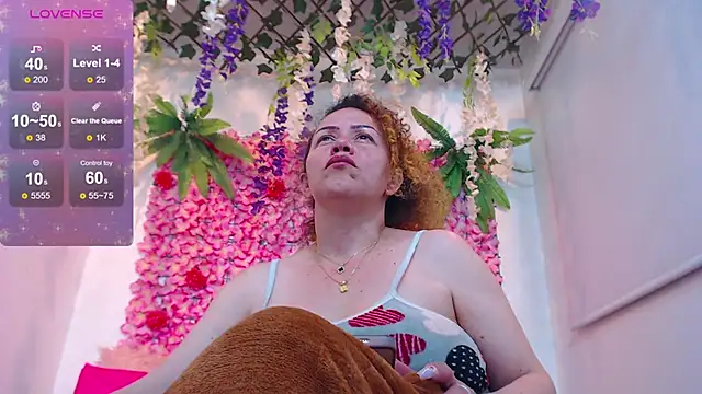 BLONDE SEXYHOT online show from February 10, 2026, 6:01 am