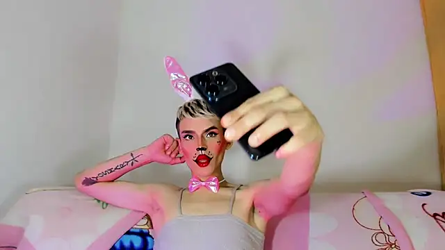 Snapshot of TatiGil chatting on October 15, 2025, 4:11 am TatiGil online show from October 15, 2025, 4:11 am