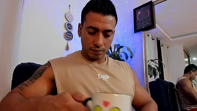 Snapshot of aaroncolombia chatting on September 25, 2025, 9:48 am aaroncolombia online show from September 25, 2025, 9:48 am