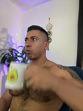 Snapshot of aaroncolombia chatting on September 13, 2025, 12:16 pm aaroncolombia online show from September 13, 2025, 12:16 pm