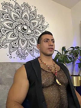 aaroncolombia online show from October 31, 2025, 11:11 pm