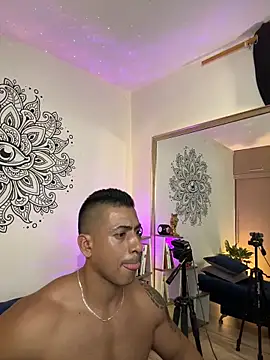 Snapshot of aaroncolombia chatting on February 10, 2026, 11:26 pm aaroncolombia online show from February 10, 2026, 11:26 pm