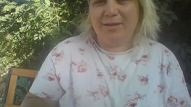 Snapshot of IvannaMystique chatting on June 19, 2026, 6:41 am IvannaMystique online show from June 19, 2026, 6:41 am
