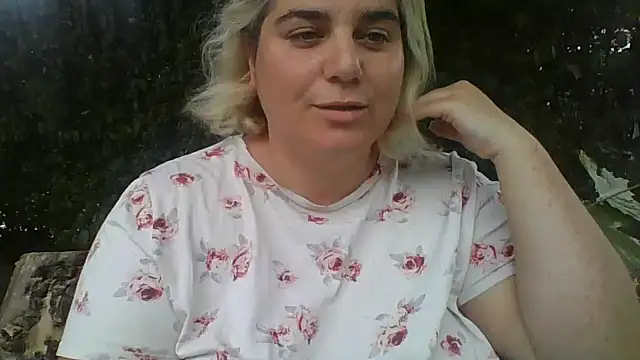 Snapshot of IvannaMystique chatting on July 10, 2026, 5:02 pm IvannaMystique online show from July 10, 2026, 5:02 pm