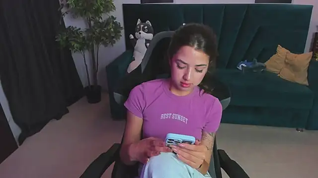 Snapshot of CharleneWoods chatting on October 5, 2025, 3:08 am CharleneWoods online show from October 5, 2025, 3:08 am