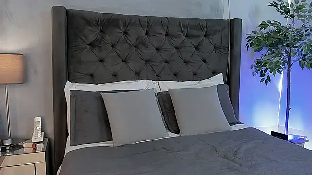 AntonellandJohan online show from December 15, 2024, 5:53 pm