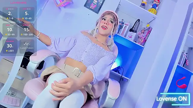 DanniiGrovers online show from September 15, 2025, 11:21 am