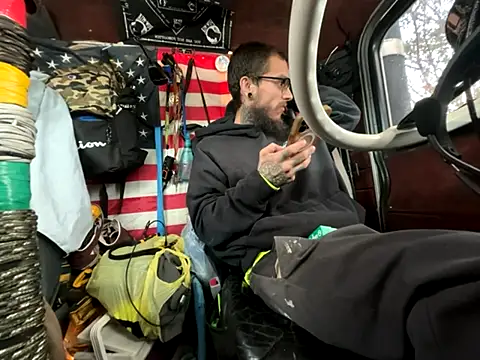 XMeF10 online show from December 1, 2025, 1:23 pm