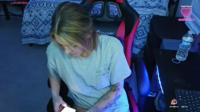 XMeF10 online show from February 11, 2025, 7:38 pm