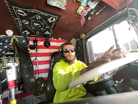 Snapshot of XMeF10 chatting on January 15, 2026, 3:59 pm XMeF10 online show from January 15, 2026, 3:59 pm