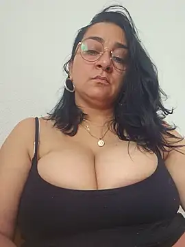 paulinaDiaz1 online show from May 12, 2026, 12:55 pm