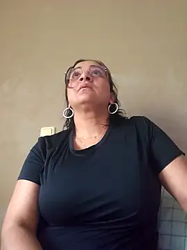 paulinaDiaz1 online show from April 25, 2026, 5:54 pm