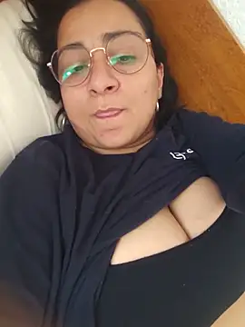 paulinaDiaz1 online show from May 19, 2026, 1:07 pm