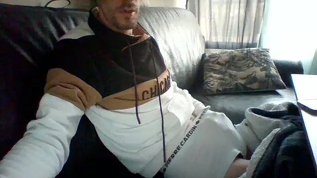 Snapshot of passif520 chatting on March 9, 2025, 9:02 am passif520 online show from March 9, 2025, 9:02 am