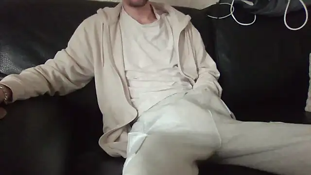 Snapshot of passif520 chatting on February 24, 2026, 8:26 am passif520 online show from February 24, 2026, 8:26 am