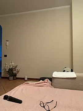 Snapshot of MichelleCara chatting on November 28, 2025, 1:00 pm MichelleCara online show from November 28, 2025, 1:00 pm