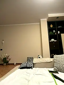 Snapshot of MichelleCara chatting on December 2, 2025, 9:55 am MichelleCara online show from December 2, 2025, 9:55 am