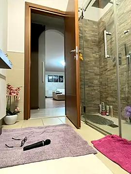 Snapshot of MichelleCara chatting on November 27, 2025, 8:37 am MichelleCara online show from November 27, 2025, 8:37 am