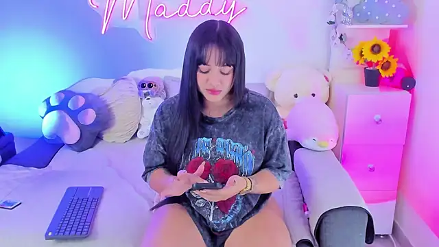 Snapshot of MaddyParisi chatting on March 11, 2025, 5:13 am MaddyParisi online show from March 11, 2025, 5:13 am