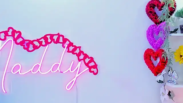 Snapshot of MaddyParisi chatting on February 21, 2025, 11:10 pm MaddyParisi online show from February 21, 2025, 11:10 pm