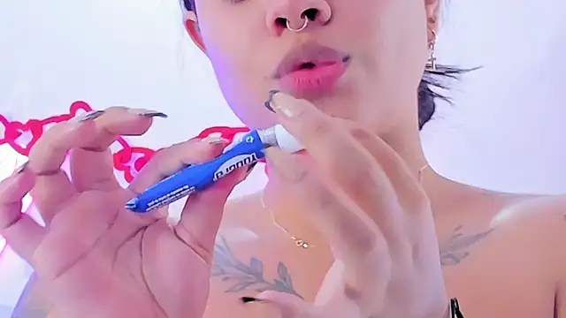 Snapshot of MaddyParisi chatting on March 3, 2025, 12:12 am MaddyParisi online show from March 3, 2025, 12:12 am