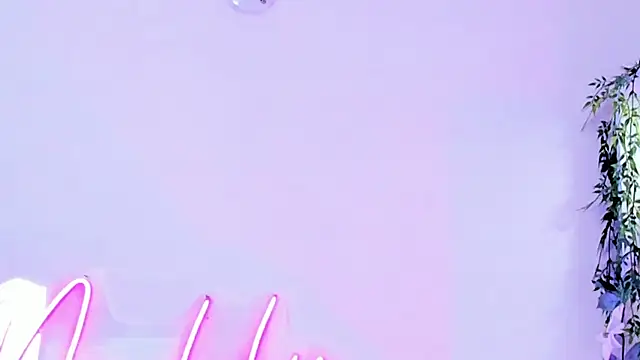 Snapshot of MaddyParisi chatting on March 21, 2025, 4:39 am MaddyParisi online show from March 21, 2025, 4:39 am