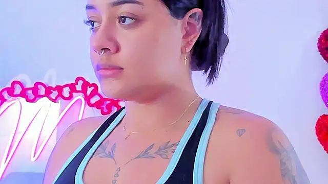 Snapshot of MaddyParisi chatting on February 23, 2025, 9:05 pm MaddyParisi online show from February 23, 2025, 9:05 pm