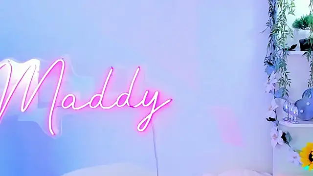 Snapshot of MaddyParisi chatting on March 8, 2025, 2:12 am MaddyParisi online show from March 8, 2025, 2:12 am