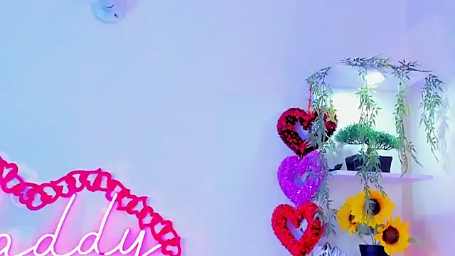 Snapshot of MaddyParisi chatting on February 9, 2025, 4:14 am MaddyParisi online show from February 9, 2025, 4:14 am